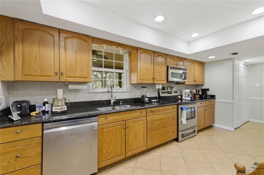 En Venta: $519,900 (4 camas, 3 baños, 1956 Pies cuadrados)