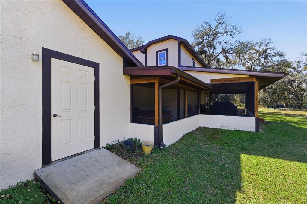 En Venta: $519,900 (4 camas, 3 baños, 1956 Pies cuadrados)