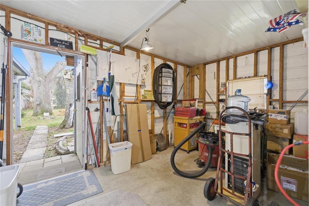 合同活跃: $154,999 (2 贝兹, 2 浴室, 1399 平方英尺)