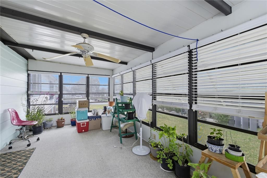 合同活跃: $154,999 (2 贝兹, 2 浴室, 1399 平方英尺)