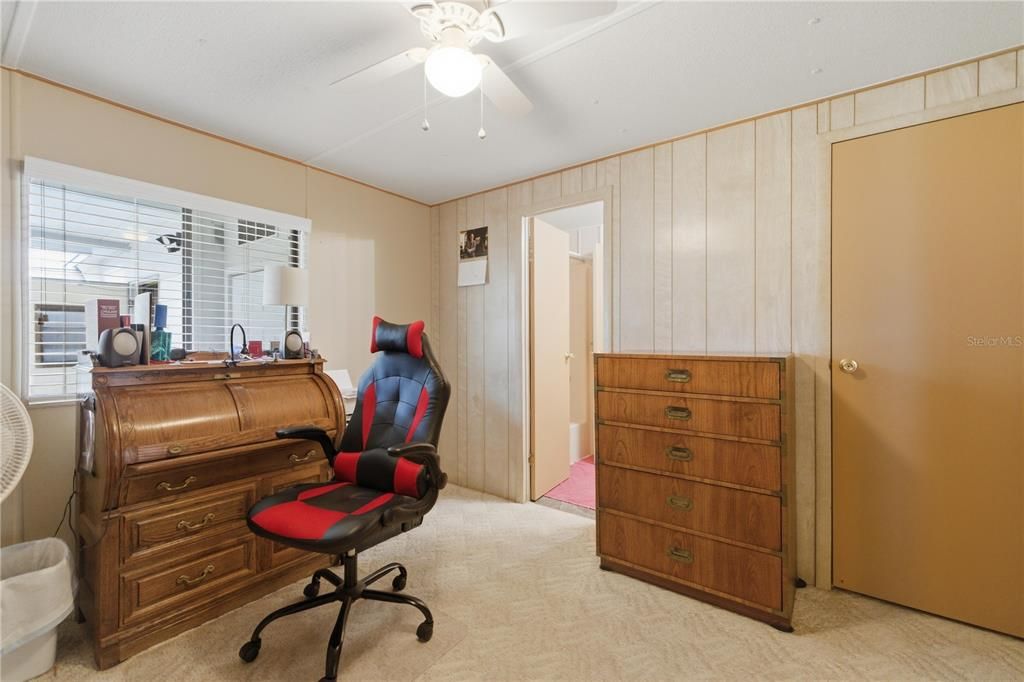 合同活跃: $154,999 (2 贝兹, 2 浴室, 1399 平方英尺)