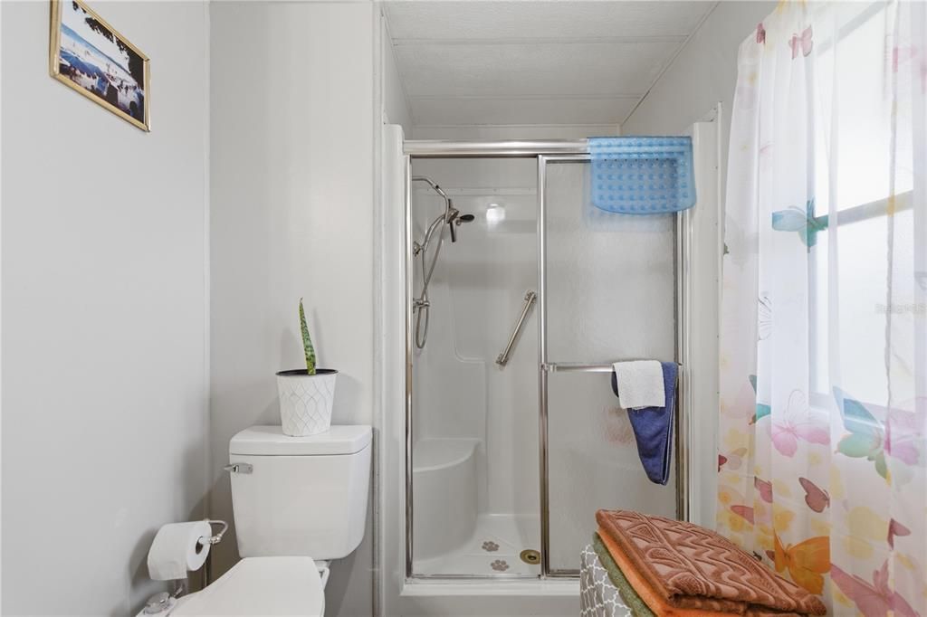 合同活跃: $154,999 (2 贝兹, 2 浴室, 1399 平方英尺)