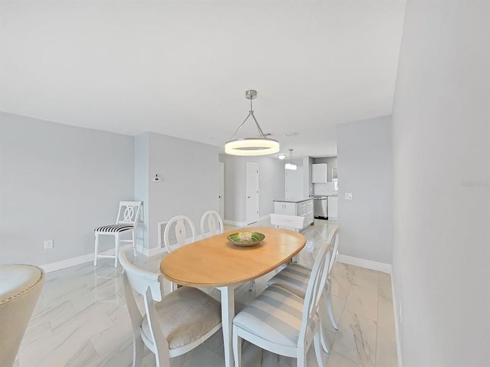 En Venta: $340,000 (2 camas, 2 baños, 1141 Pies cuadrados)