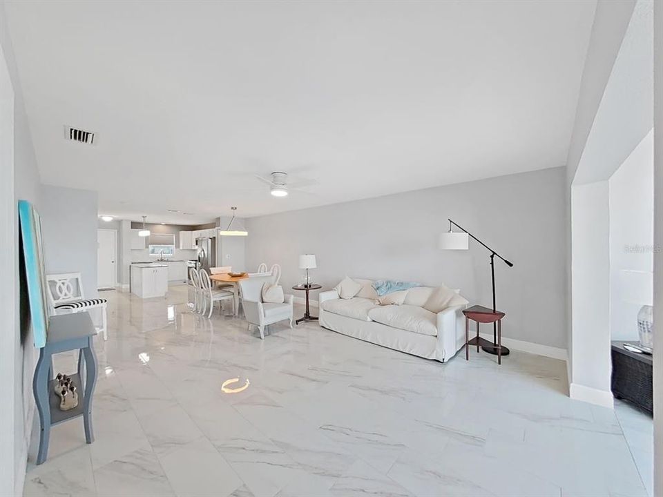 En Venta: $340,000 (2 camas, 2 baños, 1141 Pies cuadrados)