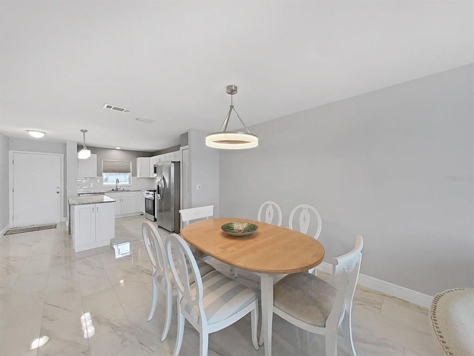 En Venta: $340,000 (2 camas, 2 baños, 1141 Pies cuadrados)