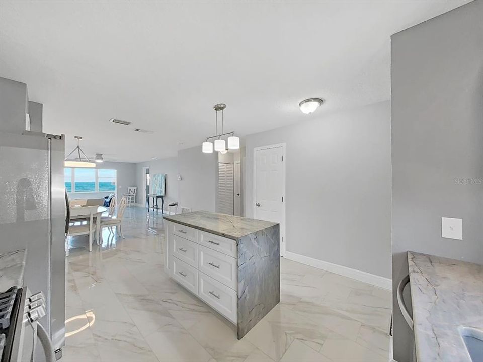 En Venta: $340,000 (2 camas, 2 baños, 1141 Pies cuadrados)