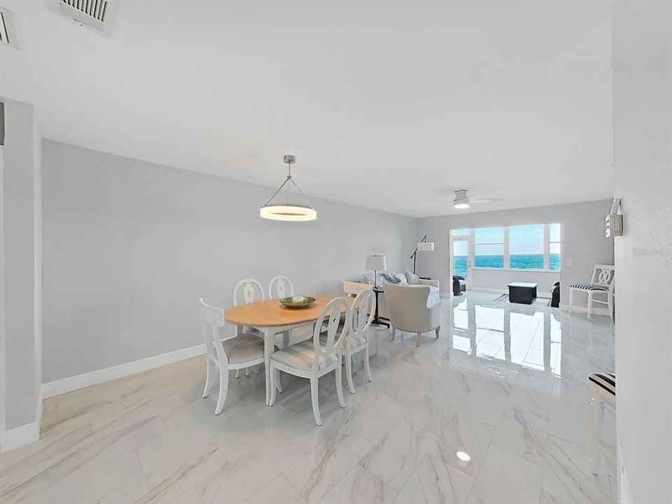 En Venta: $340,000 (2 camas, 2 baños, 1141 Pies cuadrados)