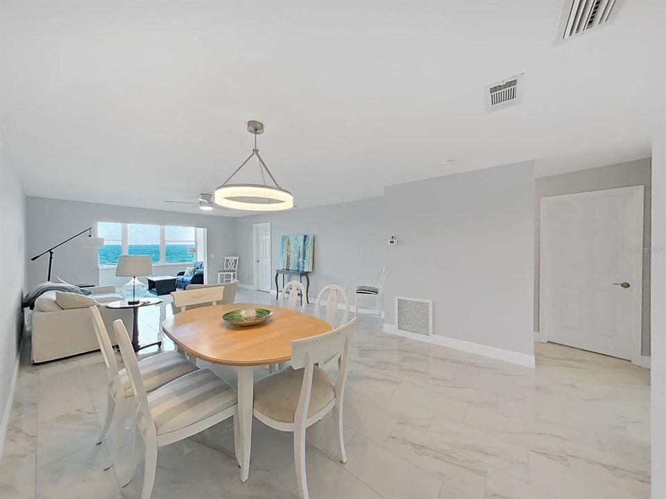 En Venta: $340,000 (2 camas, 2 baños, 1141 Pies cuadrados)