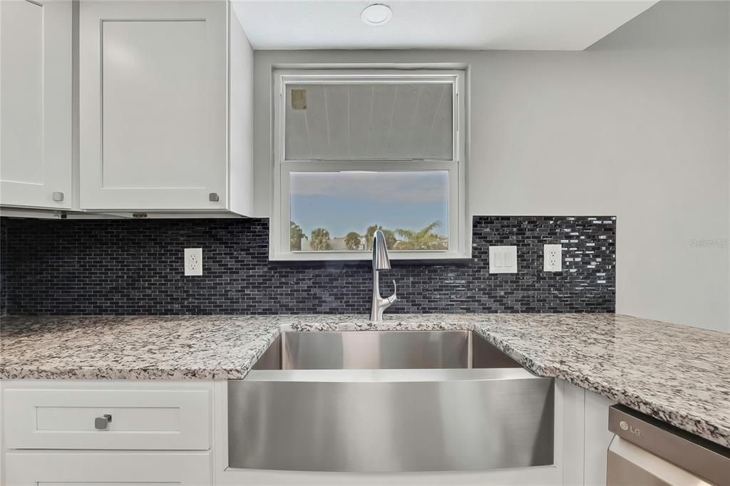 На продажу: $860,000 (5 спален, 0 ванн, 2432 Квадратных фут)