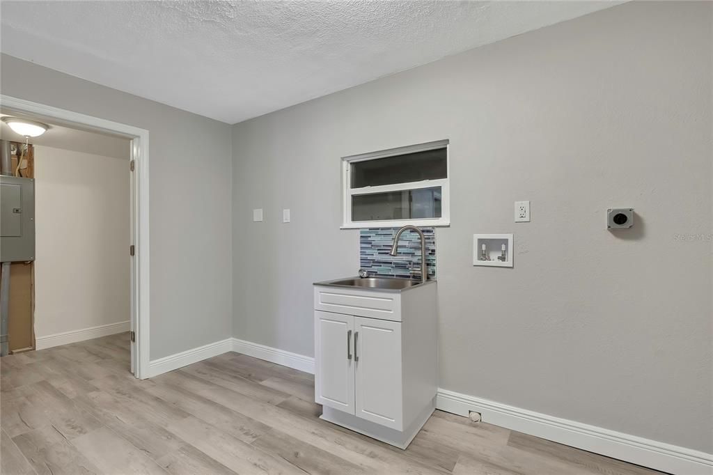 На продажу: $860,000 (5 спален, 0 ванн, 2432 Квадратных фут)