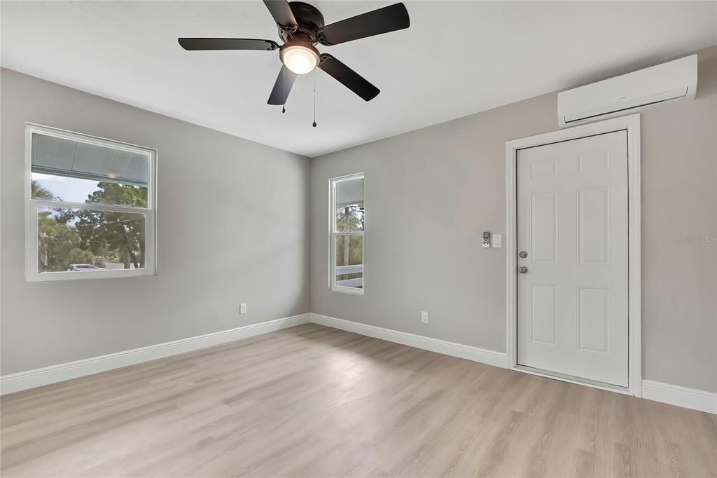 На продажу: $860,000 (5 спален, 0 ванн, 2432 Квадратных фут)