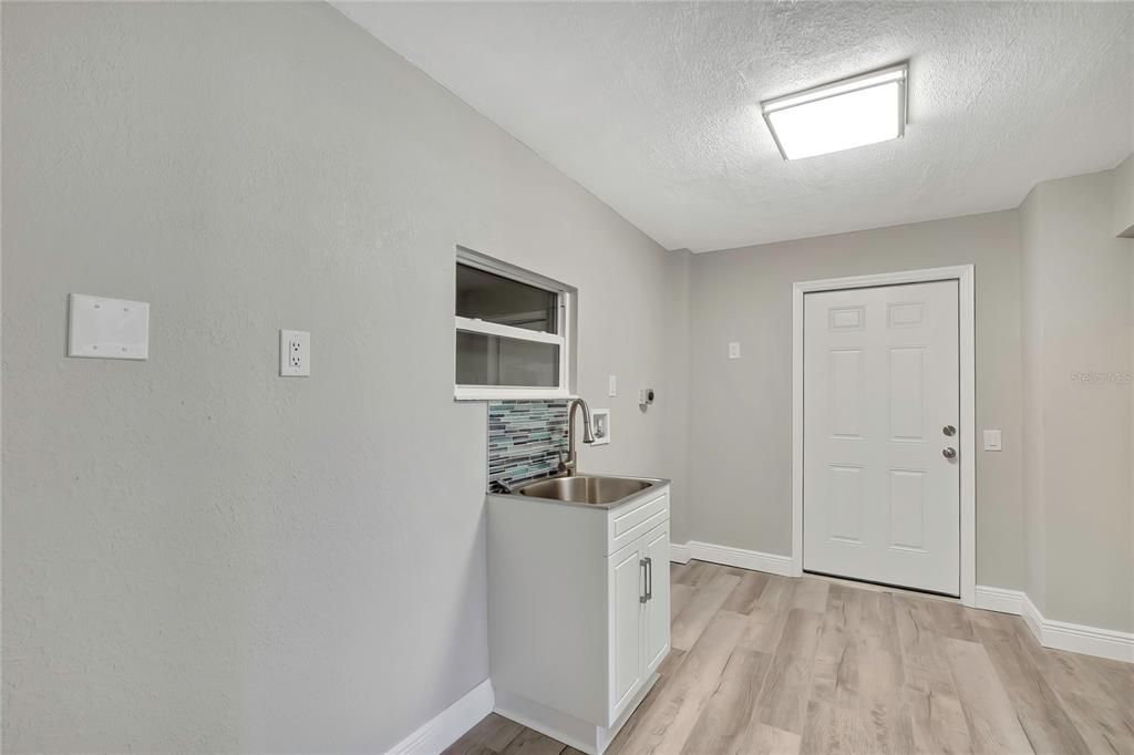 На продажу: $860,000 (5 спален, 0 ванн, 2432 Квадратных фут)