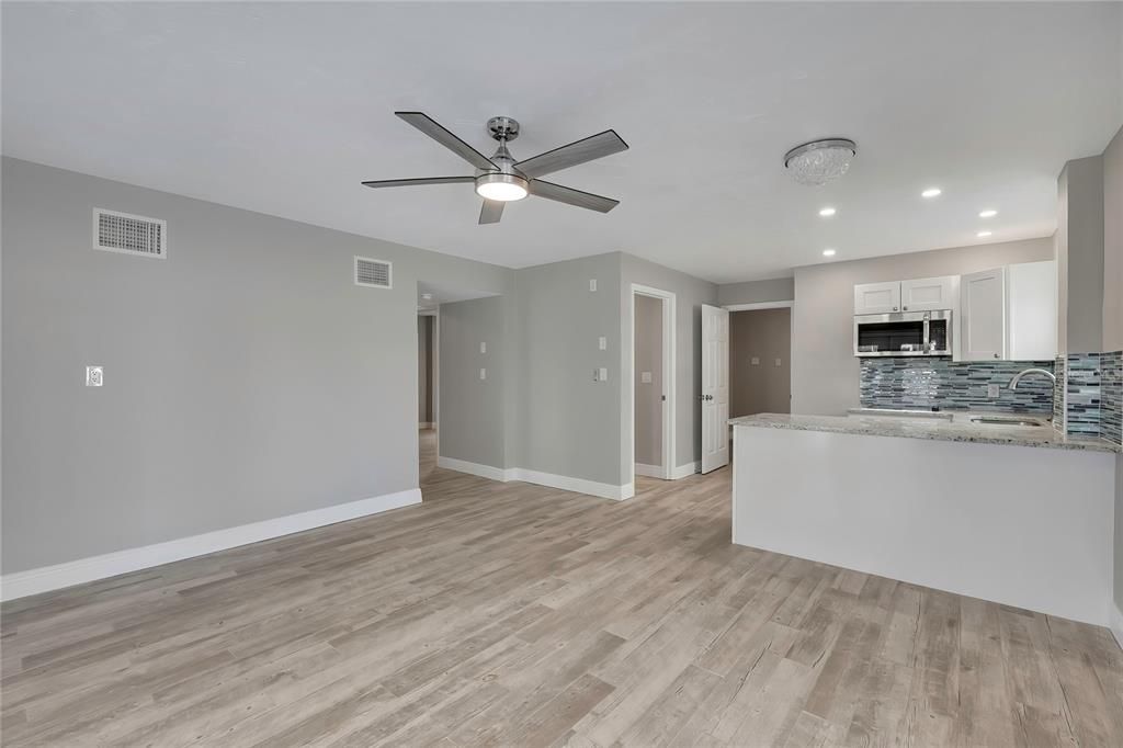 На продажу: $860,000 (5 спален, 0 ванн, 2432 Квадратных фут)