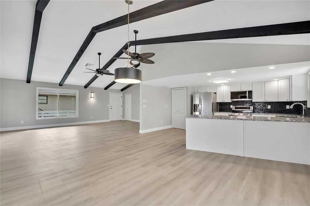 На продажу: $860,000 (5 спален, 0 ванн, 2432 Квадратных фут)