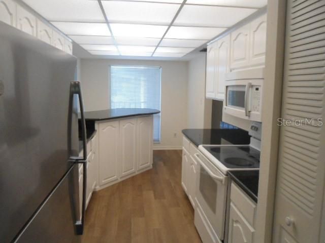 Active With Contract: $198,000 (2 beds, 2 baths, 1070 Square Feet)