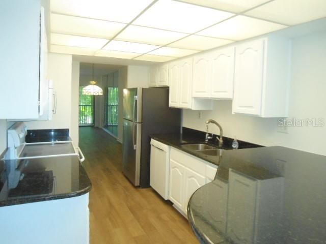 Active With Contract: $198,000 (2 beds, 2 baths, 1070 Square Feet)