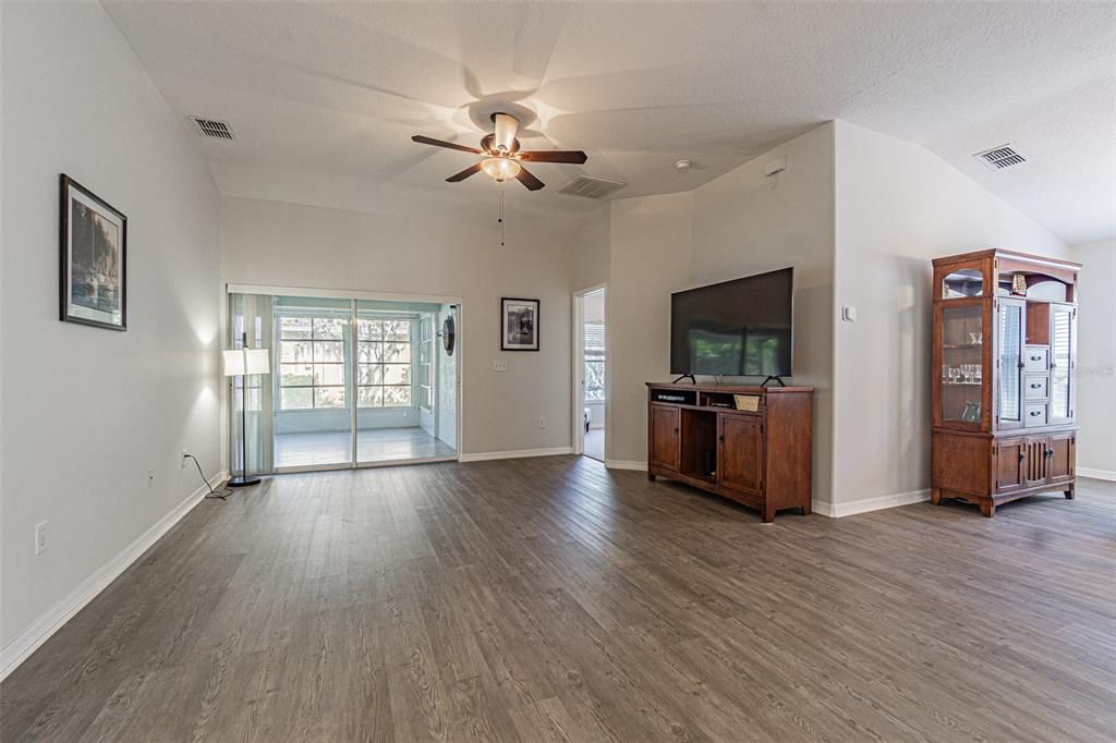 For Rent: $2,600 (3 beds, 2 baths, 1390 Square Feet)