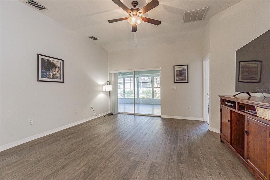 For Rent: $2,600 (3 beds, 2 baths, 1390 Square Feet)