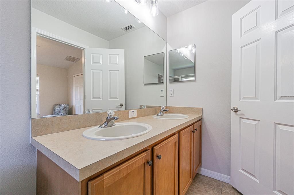 For Rent: $2,600 (3 beds, 2 baths, 1390 Square Feet)
