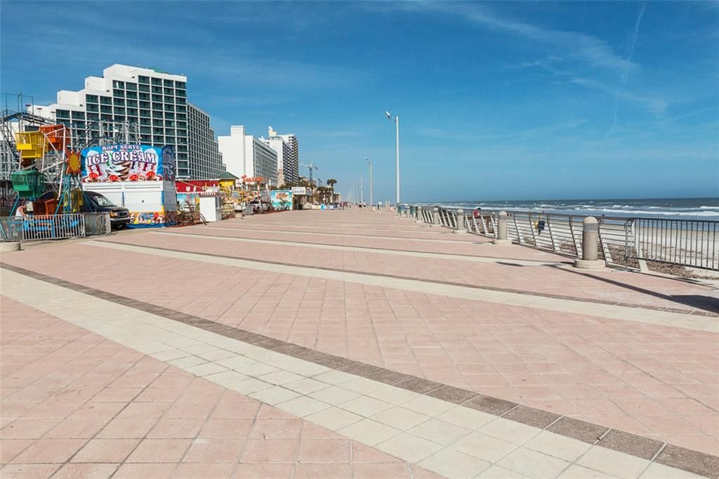 Activo con contrato: $187,400 (2 camas, 2 baños, 1218 Pies cuadrados)