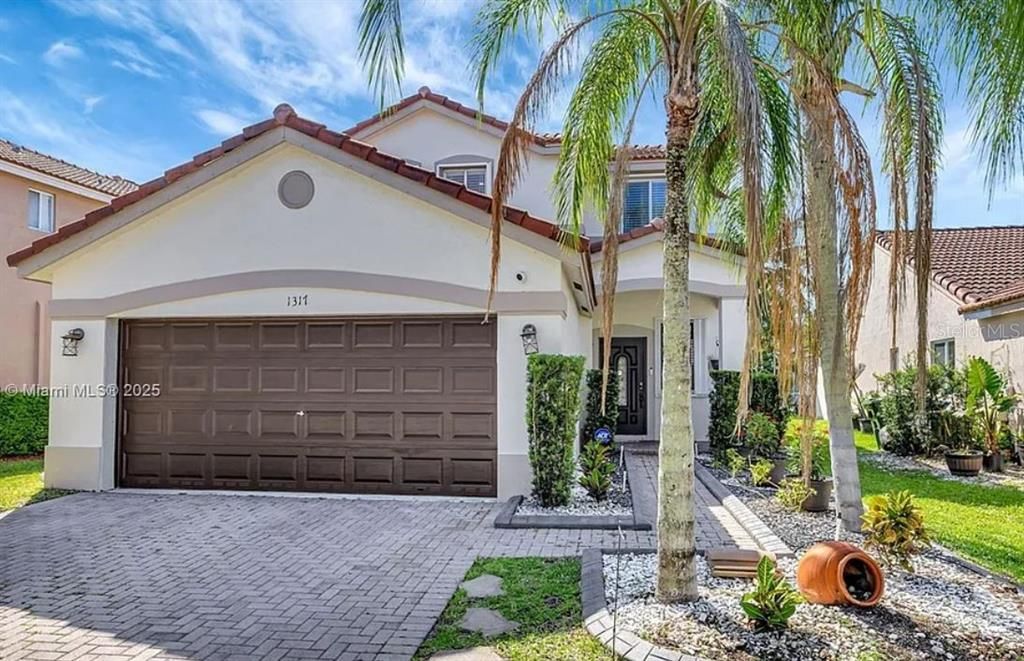 Recently Sold: $735,000 (3 beds, 2 baths, 1815 Square Feet)