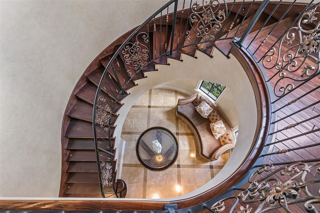Activo con contrato: $5,150,000 (4 camas, 5 baños, 6950 Pies cuadrados)