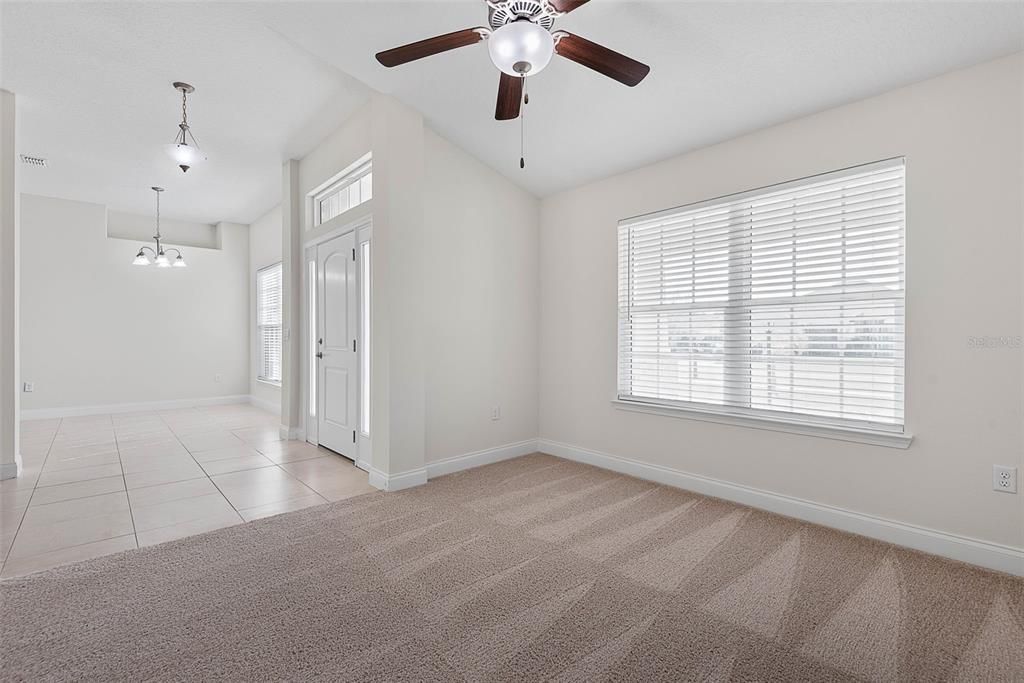 Activo con contrato: $395,000 (4 camas, 3 baños, 2249 Pies cuadrados)