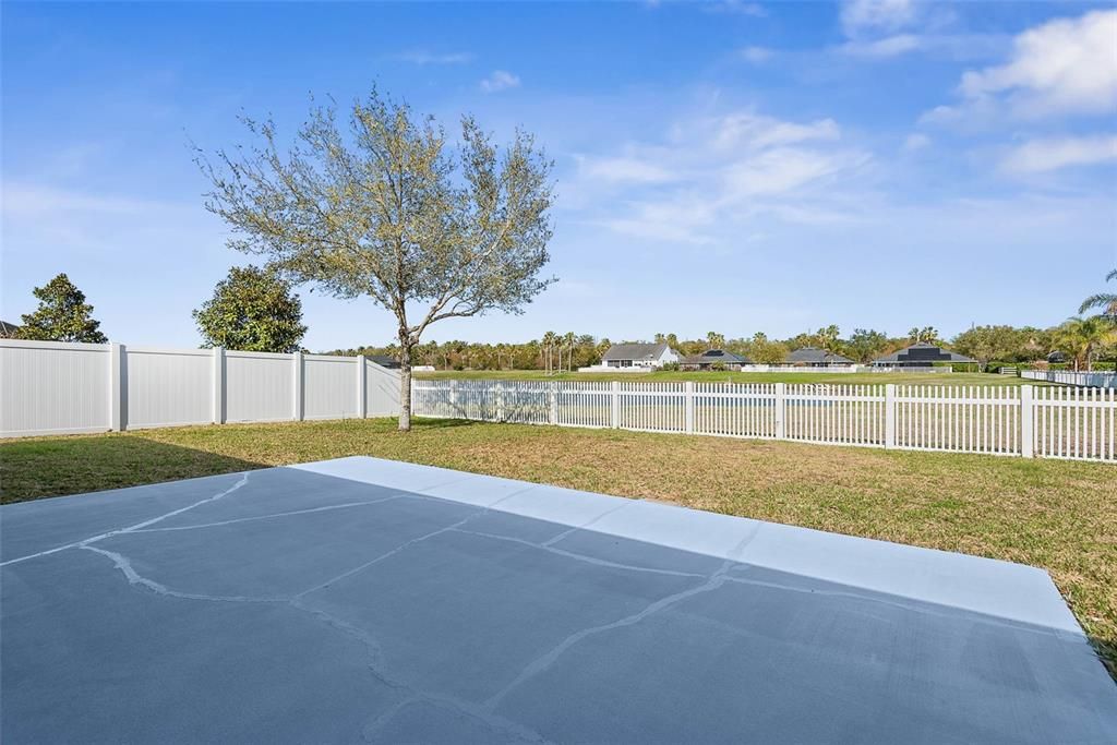 Activo con contrato: $395,000 (4 camas, 3 baños, 2249 Pies cuadrados)