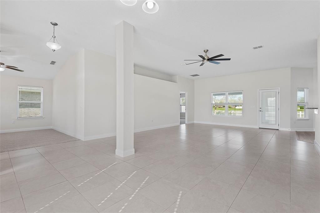Activo con contrato: $395,000 (4 camas, 3 baños, 2249 Pies cuadrados)