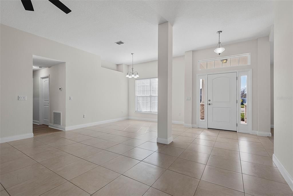 Activo con contrato: $395,000 (4 camas, 3 baños, 2249 Pies cuadrados)