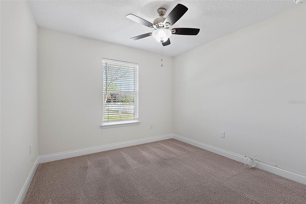 Activo con contrato: $395,000 (4 camas, 3 baños, 2249 Pies cuadrados)