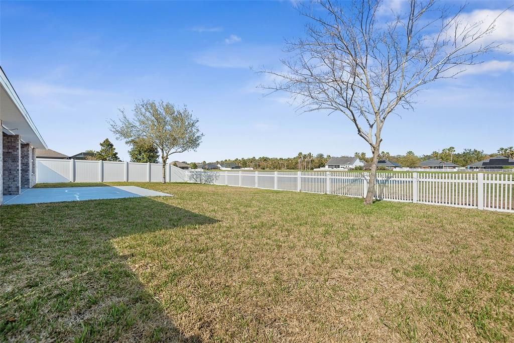 Activo con contrato: $395,000 (4 camas, 3 baños, 2249 Pies cuadrados)