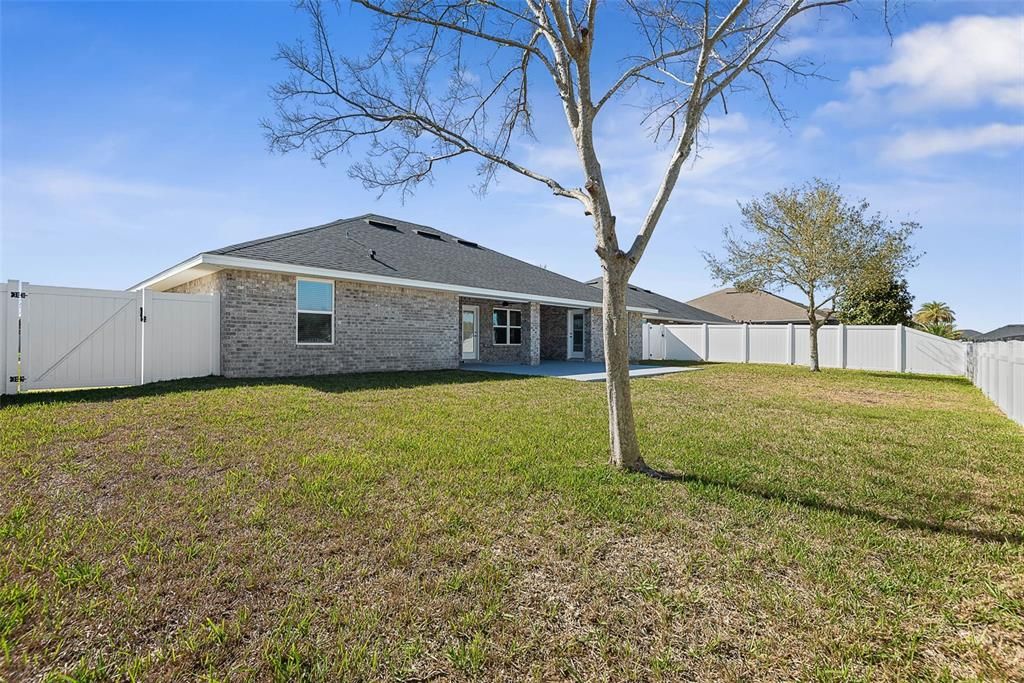 Activo con contrato: $395,000 (4 camas, 3 baños, 2249 Pies cuadrados)