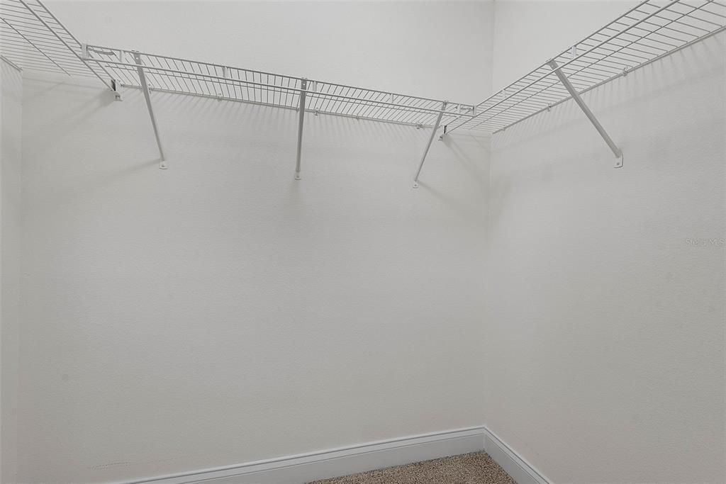 Activo con contrato: $395,000 (4 camas, 3 baños, 2249 Pies cuadrados)