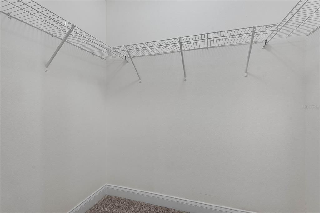 Activo con contrato: $395,000 (4 camas, 3 baños, 2249 Pies cuadrados)