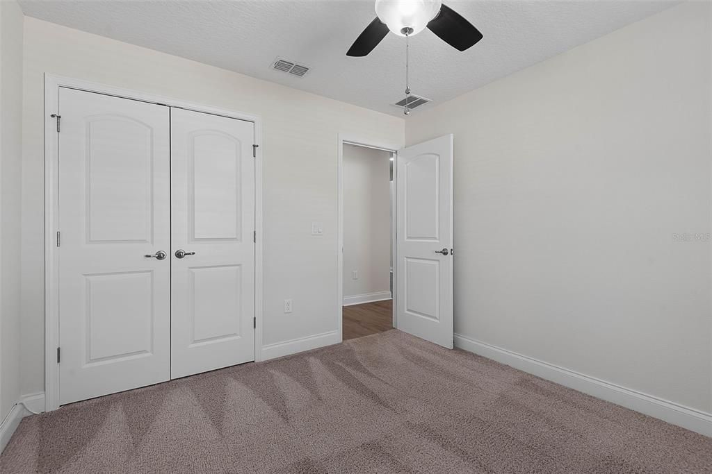 Activo con contrato: $395,000 (4 camas, 3 baños, 2249 Pies cuadrados)