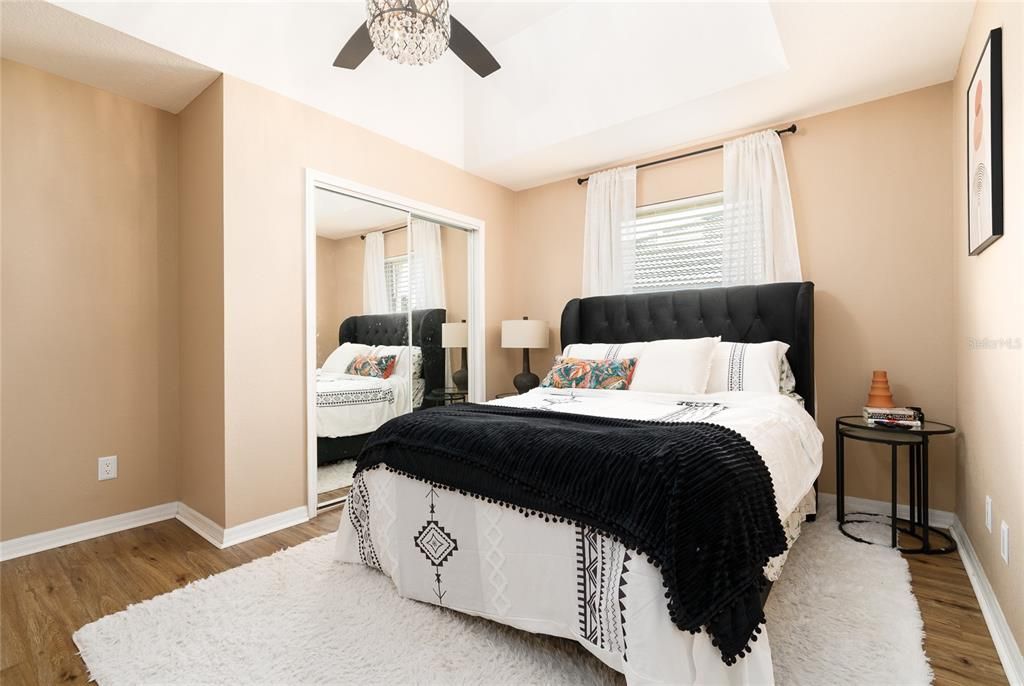 Activo con contrato: $695,000 (4 camas, 3 baños, 3155 Pies cuadrados)