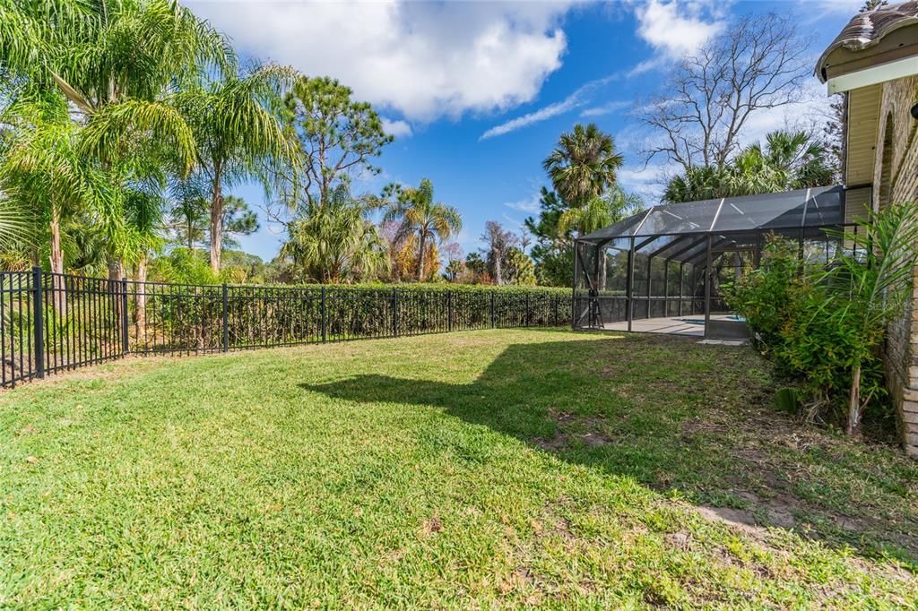 Activo con contrato: $695,000 (4 camas, 3 baños, 3155 Pies cuadrados)
