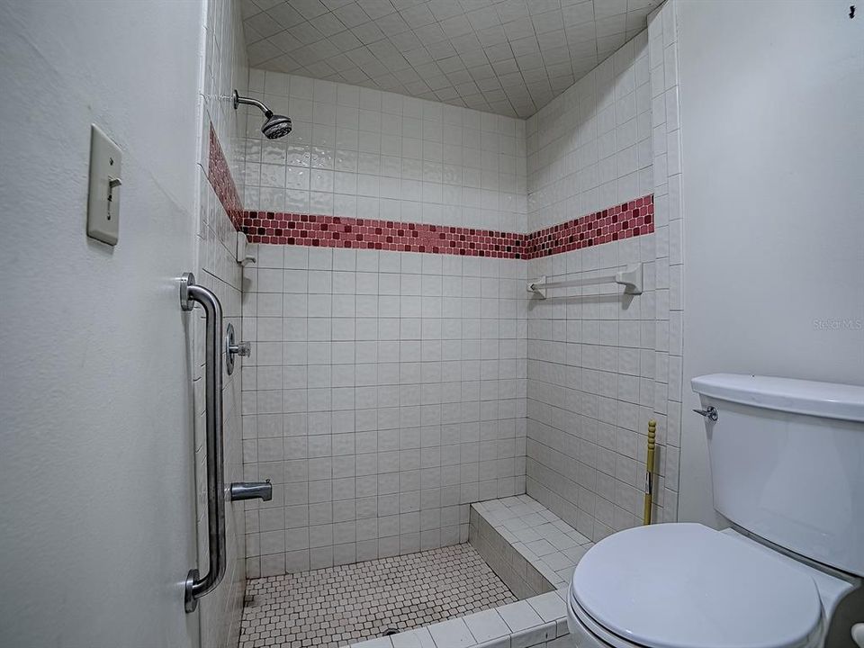 Activo con contrato: $299,900 (3 camas, 2 baños, 1839 Pies cuadrados)
