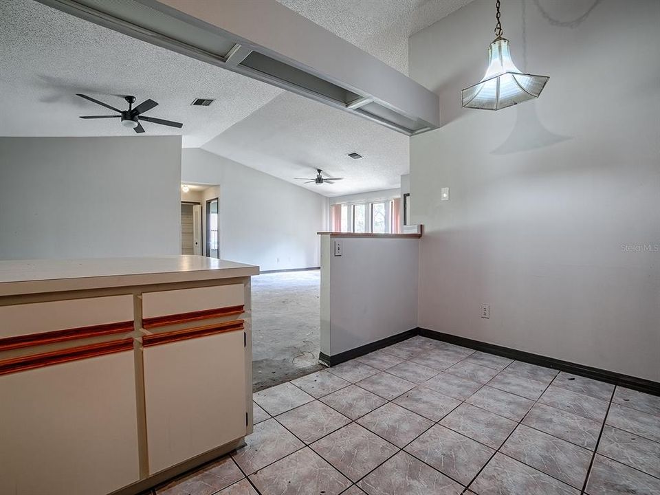 Activo con contrato: $299,900 (3 camas, 2 baños, 1839 Pies cuadrados)