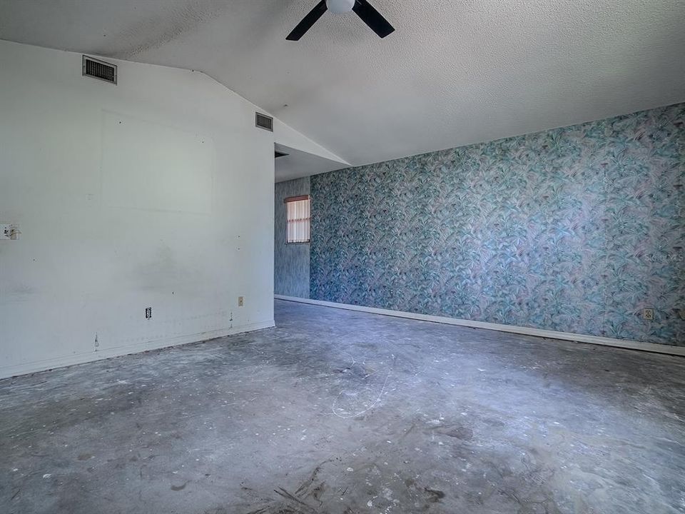 Activo con contrato: $299,900 (3 camas, 2 baños, 1839 Pies cuadrados)