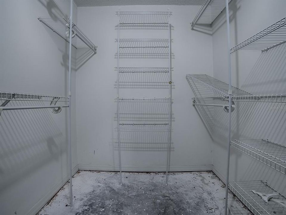 Activo con contrato: $299,900 (3 camas, 2 baños, 1839 Pies cuadrados)