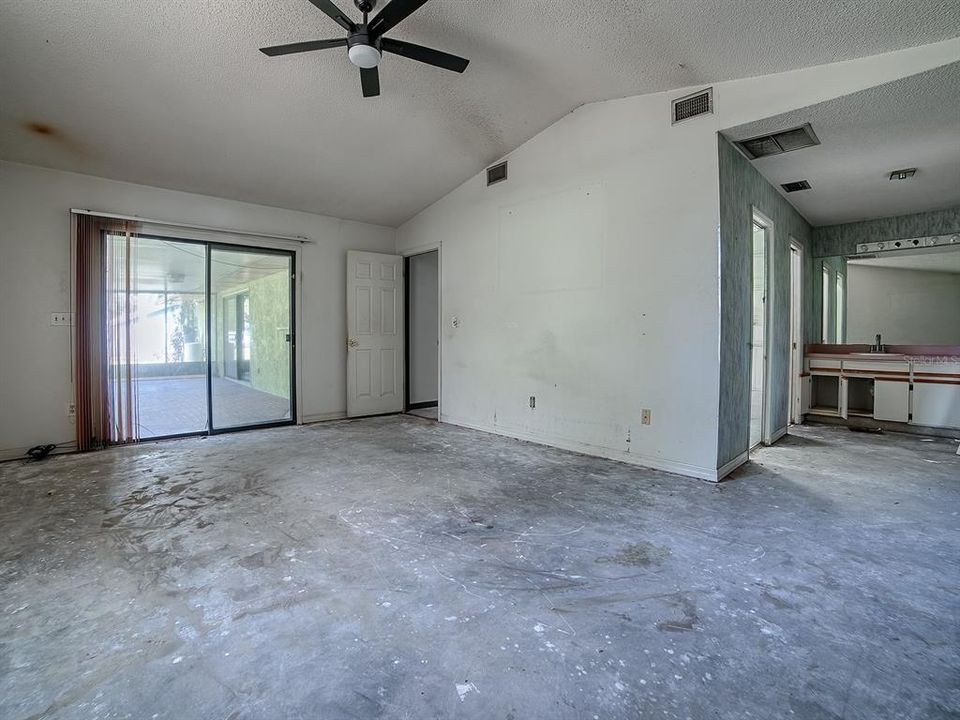 Activo con contrato: $299,900 (3 camas, 2 baños, 1839 Pies cuadrados)