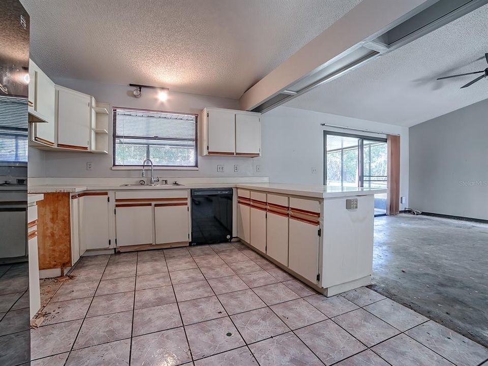 Activo con contrato: $299,900 (3 camas, 2 baños, 1839 Pies cuadrados)