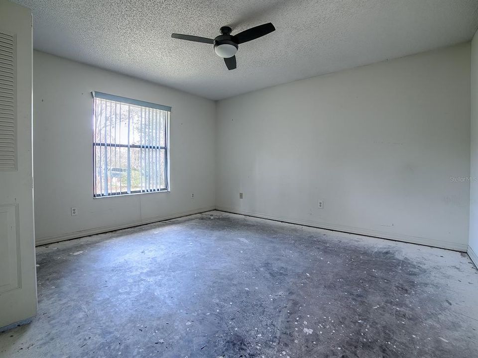 Activo con contrato: $299,900 (3 camas, 2 baños, 1839 Pies cuadrados)