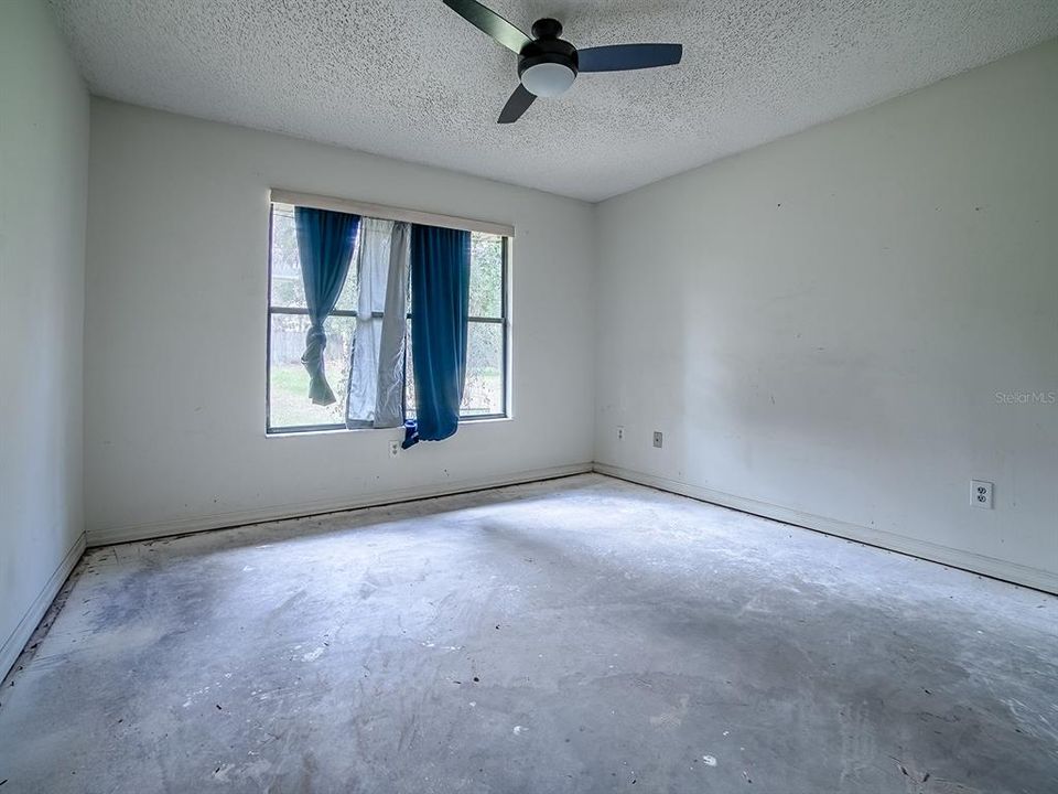 Activo con contrato: $299,900 (3 camas, 2 baños, 1839 Pies cuadrados)