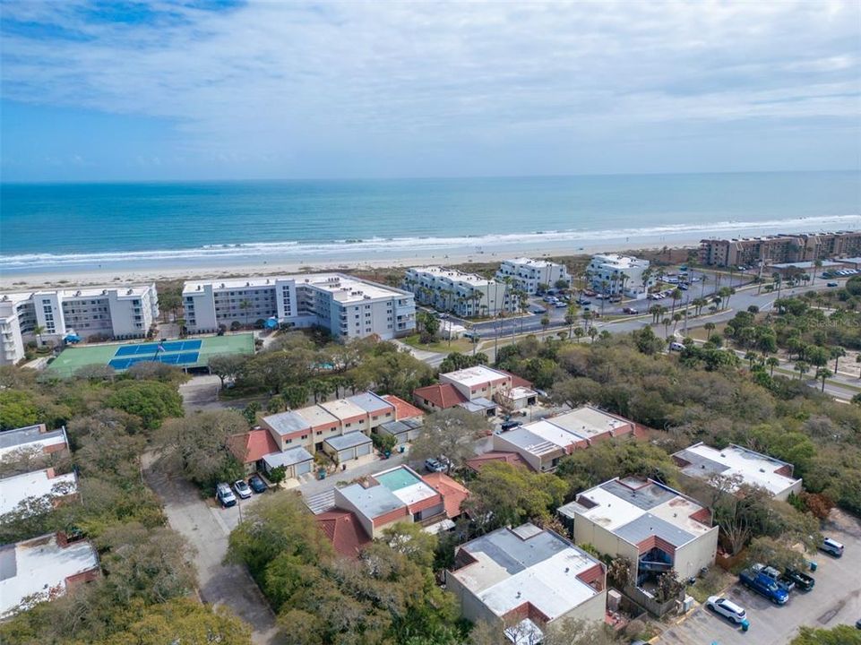 For Sale: $345,000 (2 beds, 2 baths, 923 Square Feet)