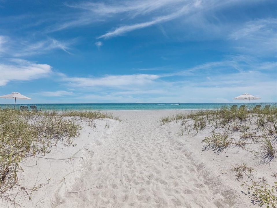 Active With Contract: $2,750,000 (2 beds, 2 baths, 2510 Square Feet)