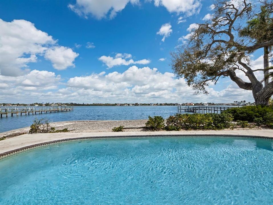 Active With Contract: $2,750,000 (2 beds, 2 baths, 2510 Square Feet)