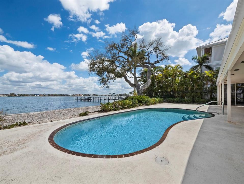 Active With Contract: $2,750,000 (2 beds, 2 baths, 2510 Square Feet)